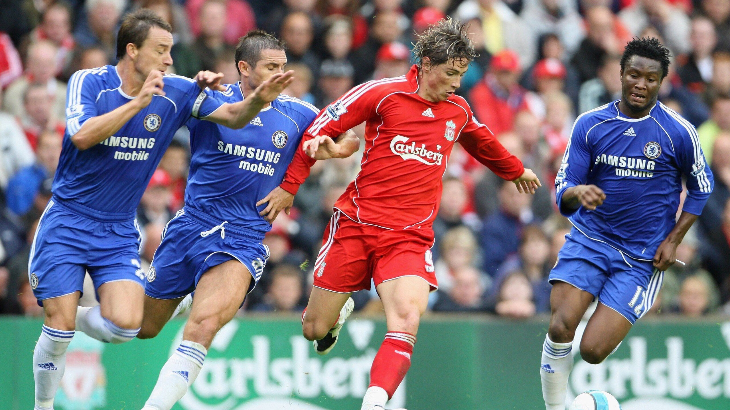 “热刺猛攻,阿仙奴坚守:香港赛场焦点对决”