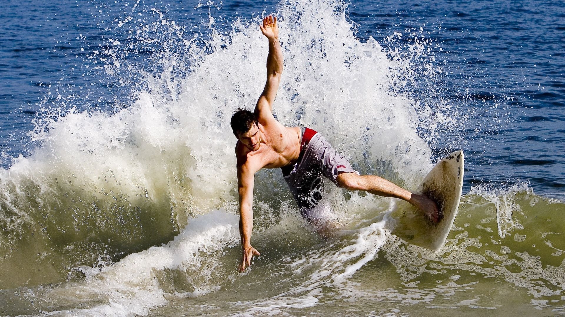 青少年体育蓬勃发展全民健身热情高涨,青少年 体育